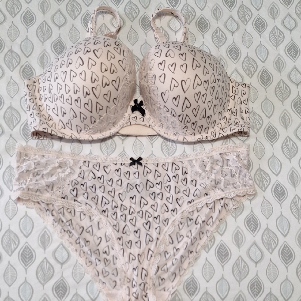 Vintage Victoria's Secret bra and panty set